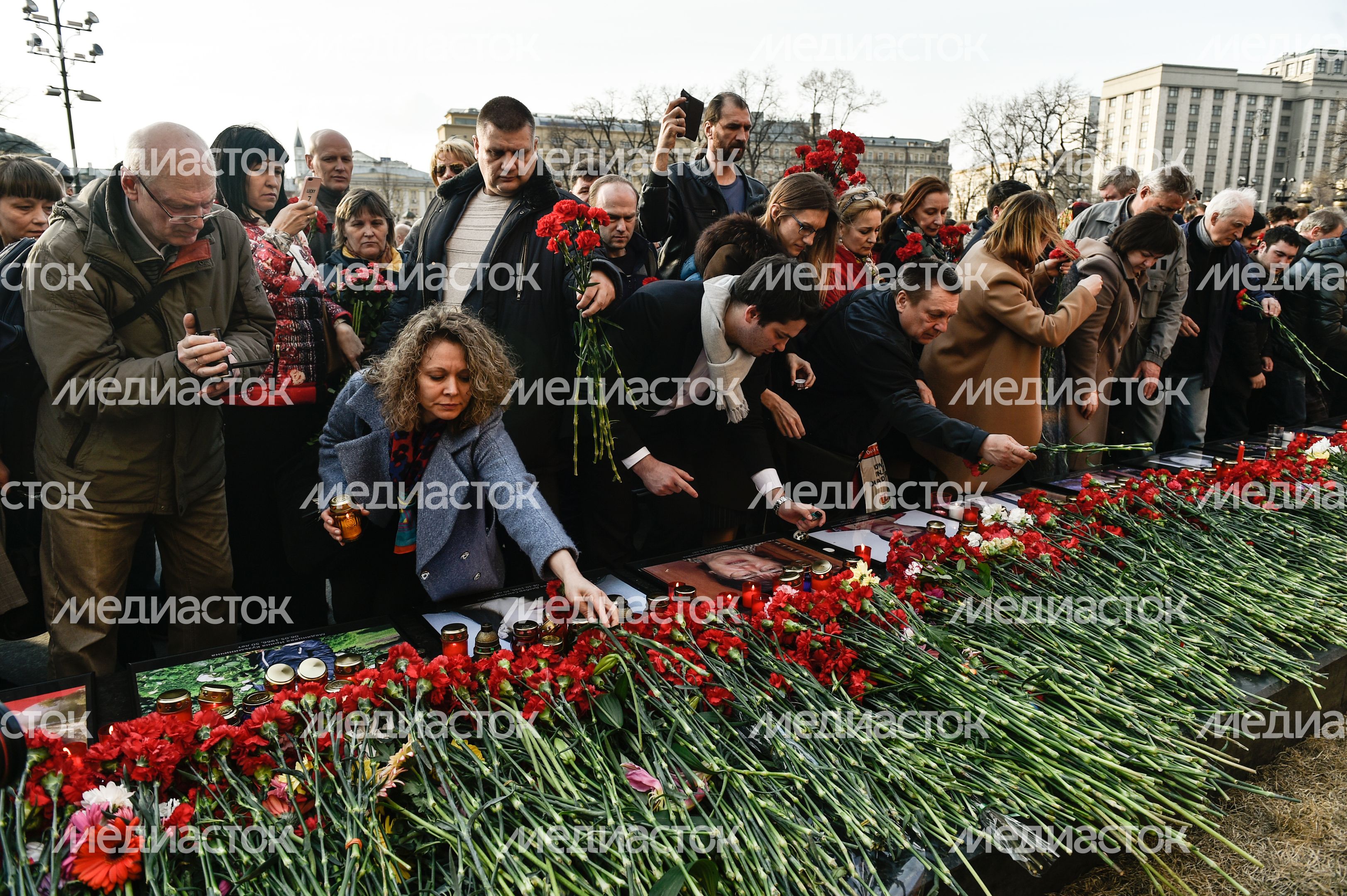 Траурный митинг памяти 11 жертв теракта в Санкт-Петербурге