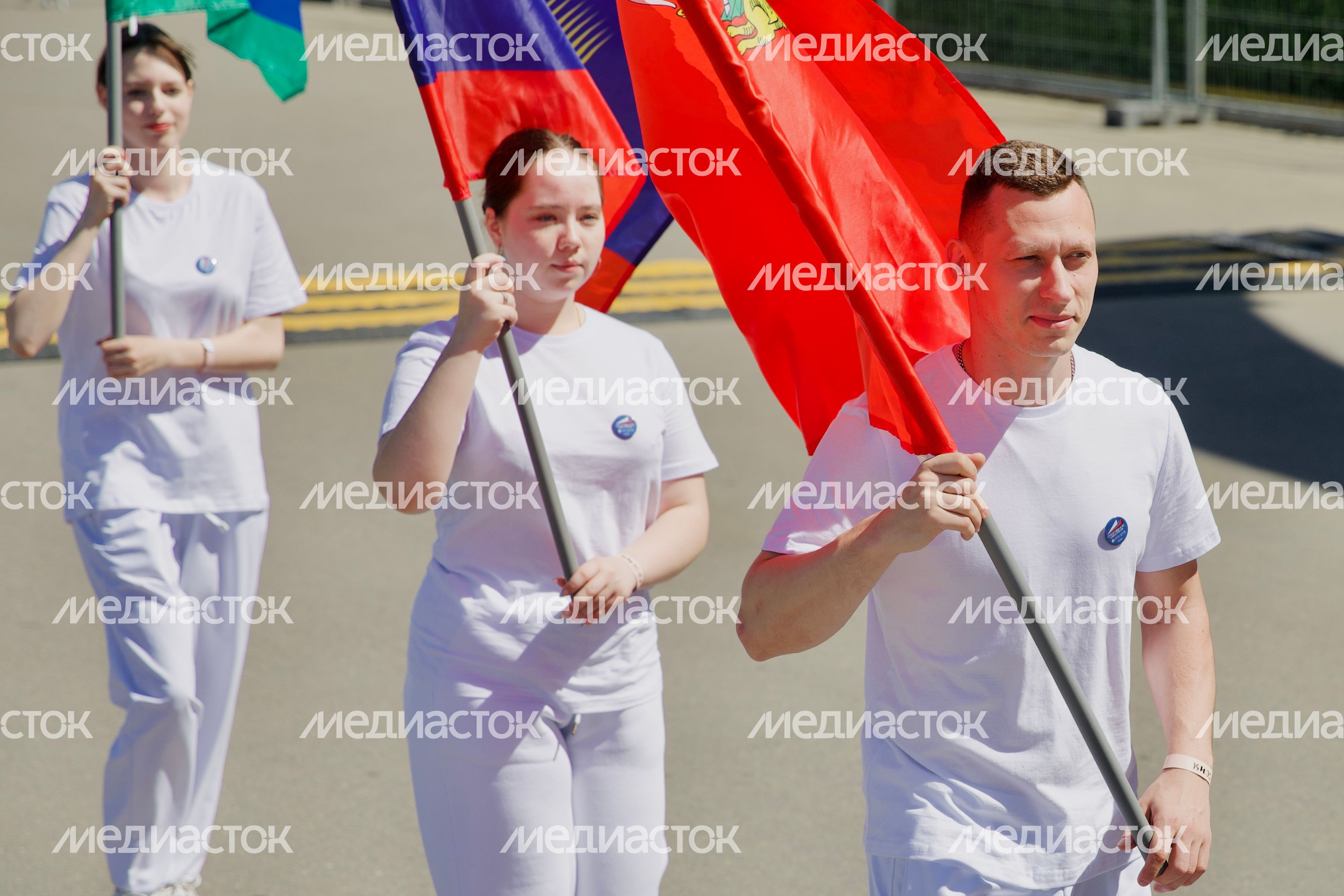 Подмосковные спортсмены с семьями присоединились к параду-шествию на ВДНХ