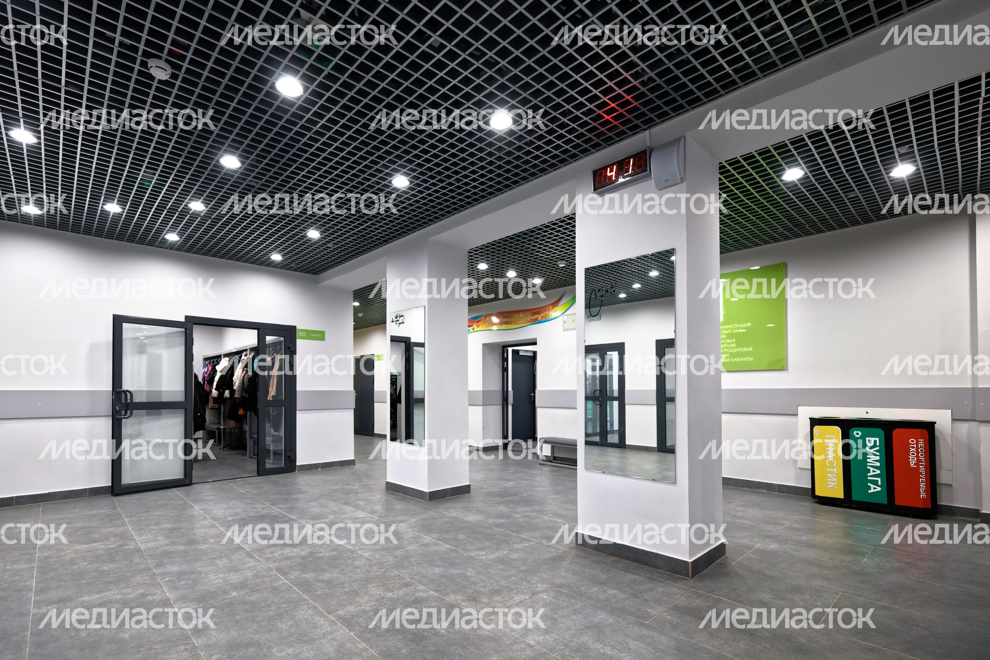 Коридор Часцовской средней школы в Одинцовском округе после капитального ремонта