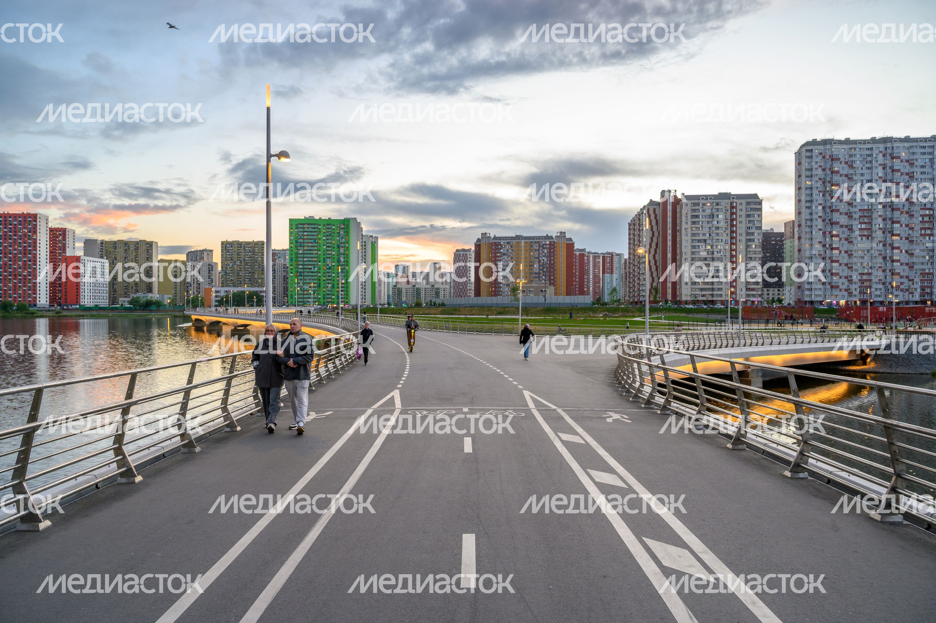 Пешеходный мост через озеро Черное соединил микрорайон Зенино в Люберцах и Некрасовку в Москве Пешеходный мост через озеро Черное соединил микрорайон Зенино в Люберцах и Некрасовку в Москве