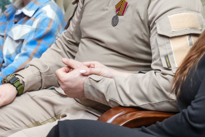 Андрей Воробьев вручил добровольцам отряда БАРС медали «За храбрость» II степени