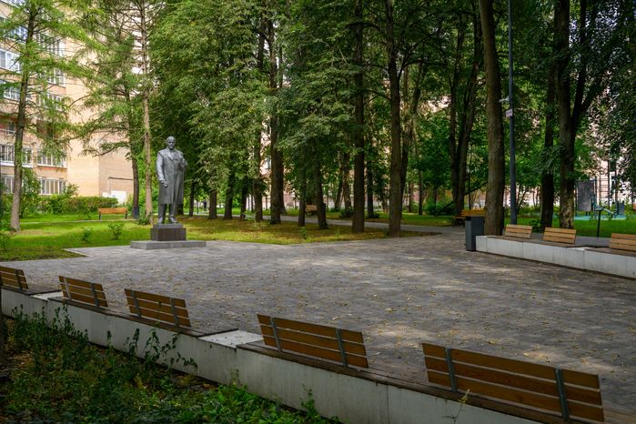 Сквер на улице Крупешина в Балашихе после благоустройства