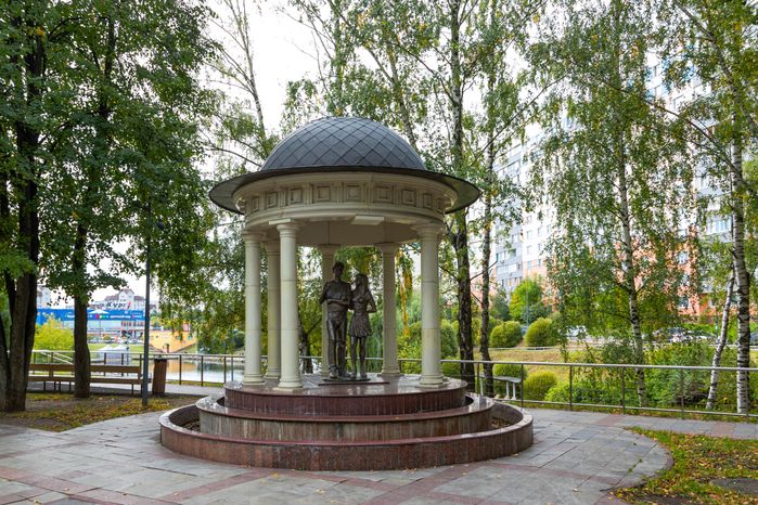 Жанровая скульптура «Юность» на аллее Славы города Видное Ленинского округа