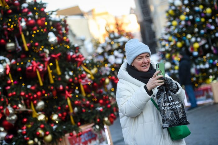 Открытие выставки дизайнерских елок на Кузнецком мосту