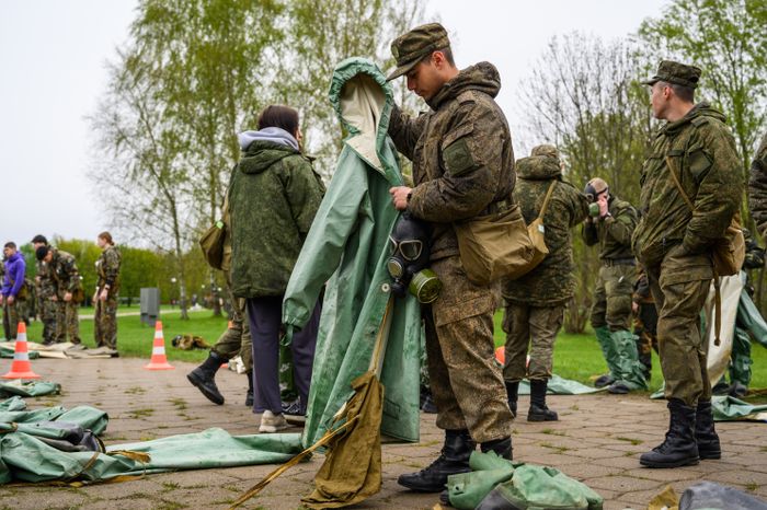 Военно-патриотическая игра «Юнармия, вперед!», посвященная Дню Победы, в Горках Ленинских