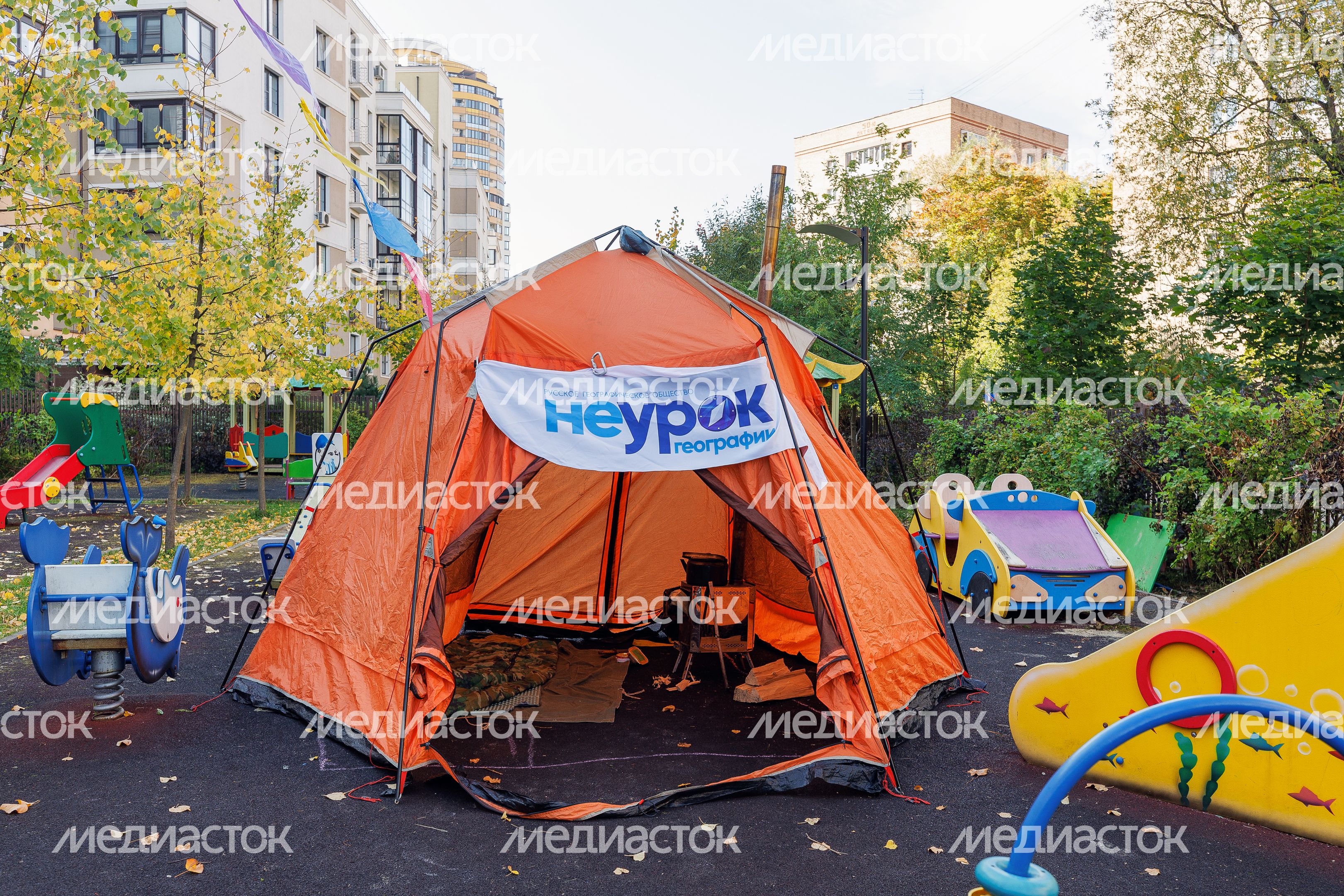 Палаточный лагерь для освоения туристской подготовки на научном фестивале «НЕурок географии» в Химках Палаточный лагерь для освоения туристской подготовки на научном фестивале «НЕурок географии» в Химках