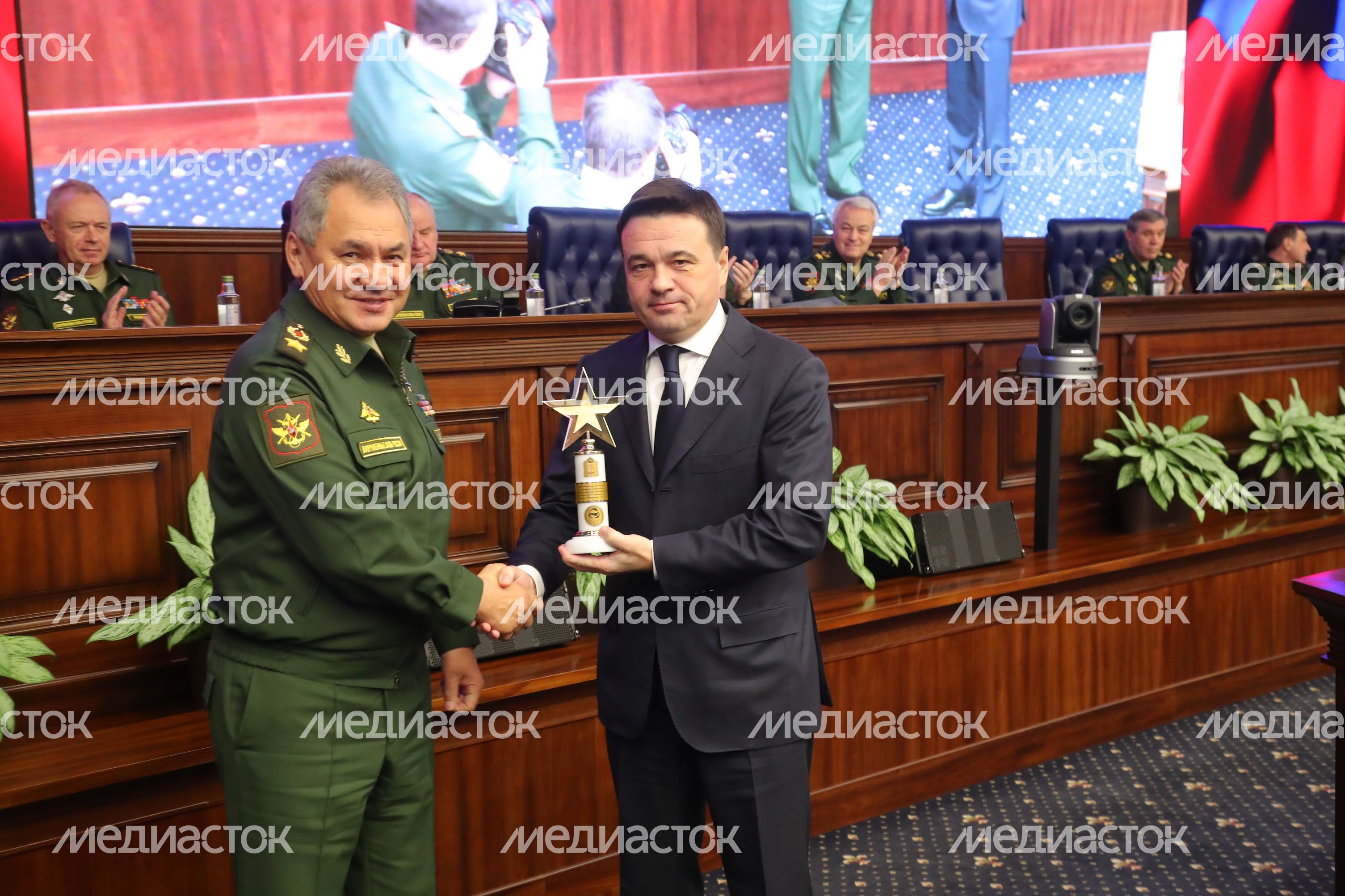 Вручение почетного кубка Московской области от Министерства обороны РФ Вручение почетного кубка Московской области от Министерства обороны РФ