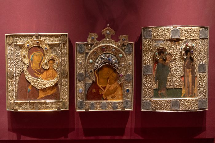 Ризница. Экспозиция Реликвия и сокровища Троице-Сергиева монастыря XI-XVII веков