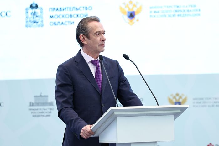 Владимир Машков на пленарной сессии форума "Россия и мир: тренды здорового долголетия"