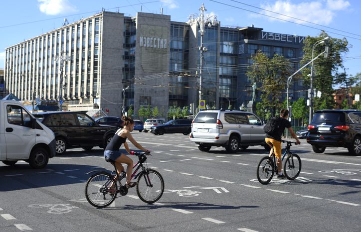 Велодорожка на Тверском бульваре в Москве