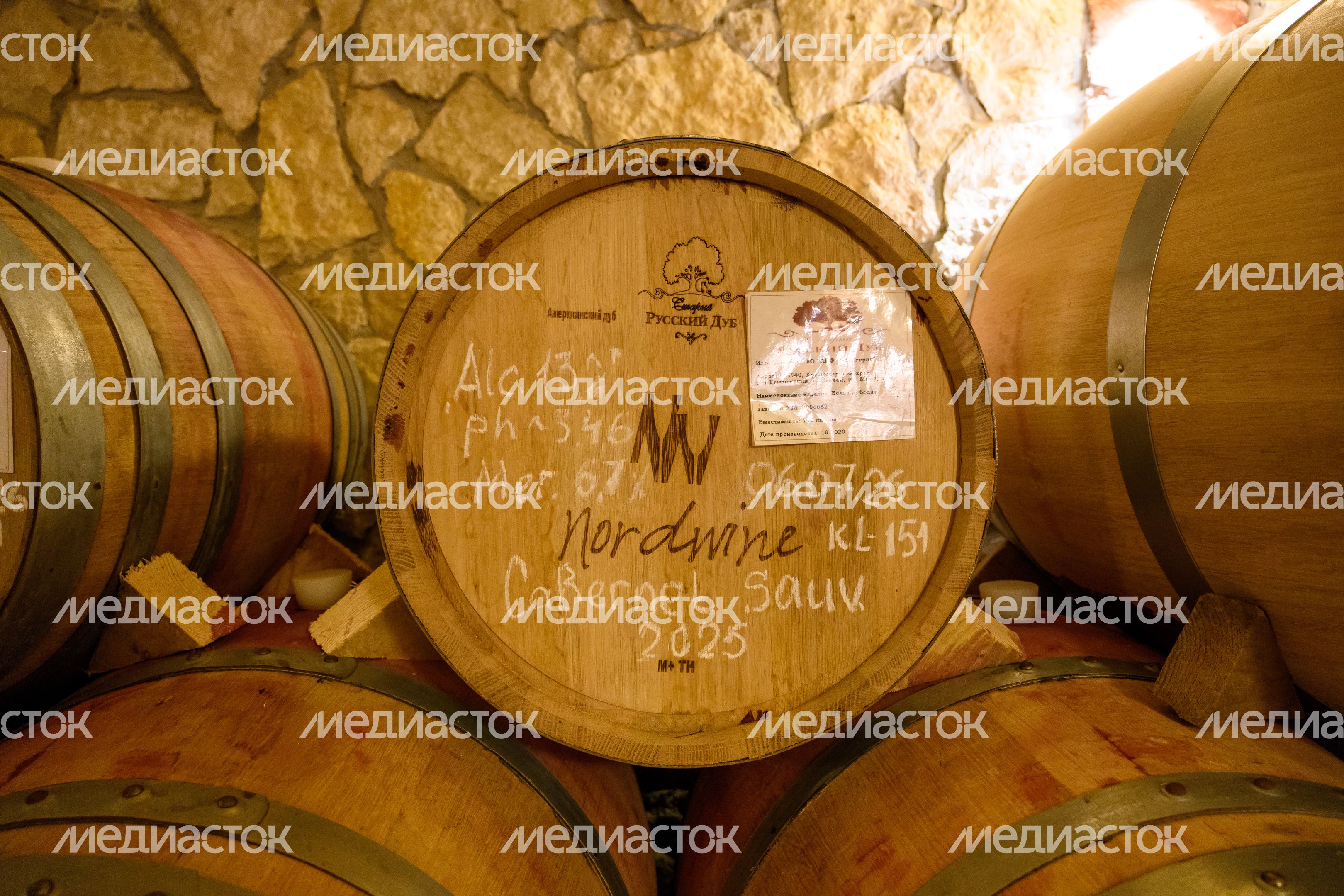 Дубовые бочки для выдержки вина на винодельне Nordwine в деревне Дергаево Раменского круга Дубовые бочки для выдержки вина на винодельне Nordwine в деревне Дергаево Раменского круга