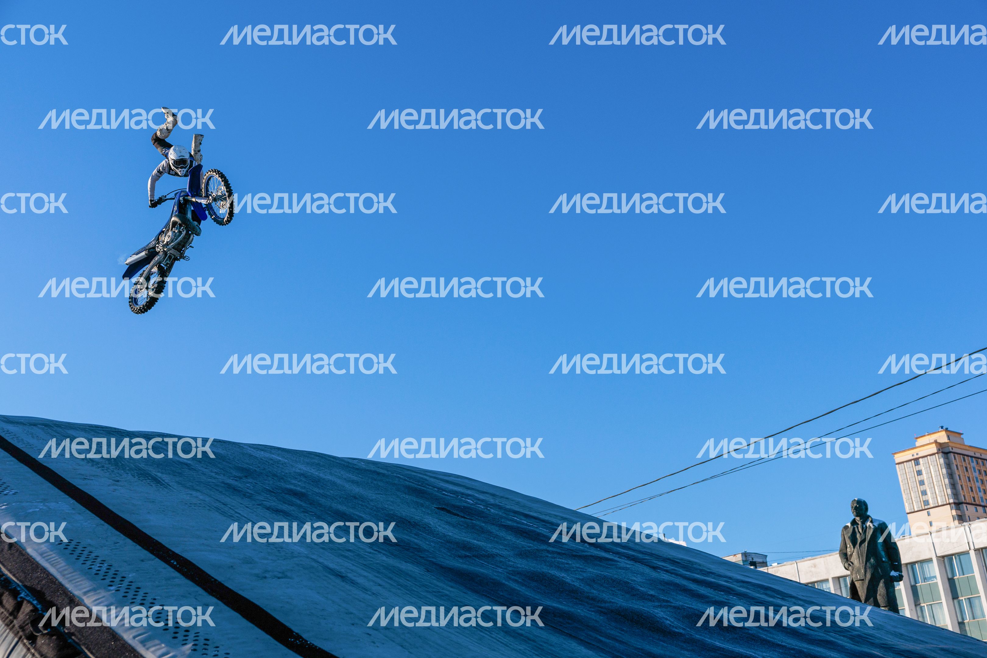 Зимний фристайл-мотокросс от команды FMX13 в Одинцово Зимний фристайл-мотокросс от команды FMX13 в Одинцово