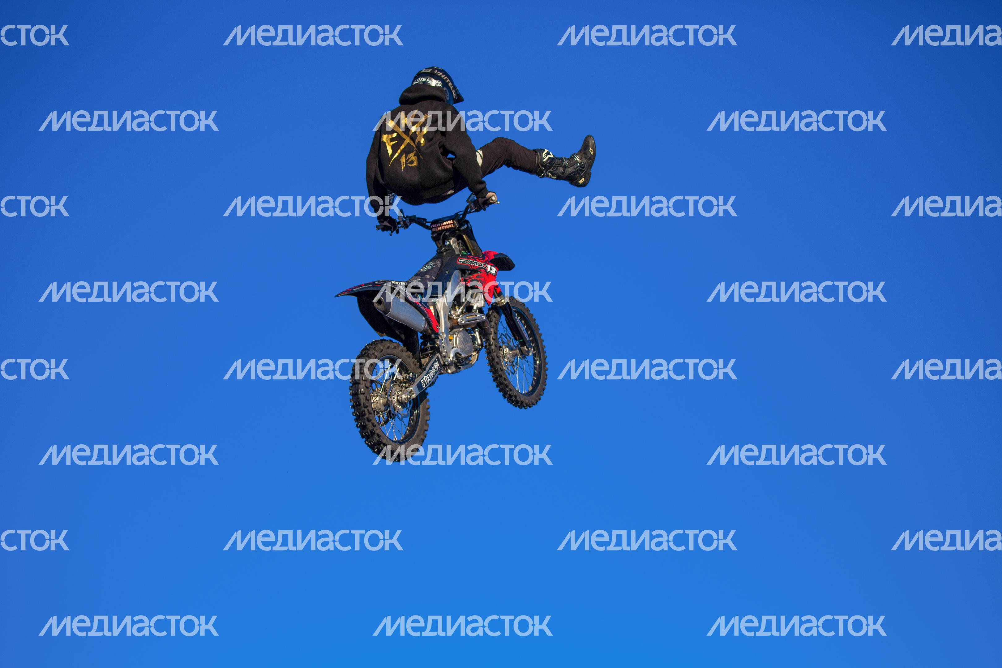 Зимний фристайл-мотокросс от команды FMX13 в Одинцово Зимний фристайл-мотокросс от команды FMX13 в Одинцово
