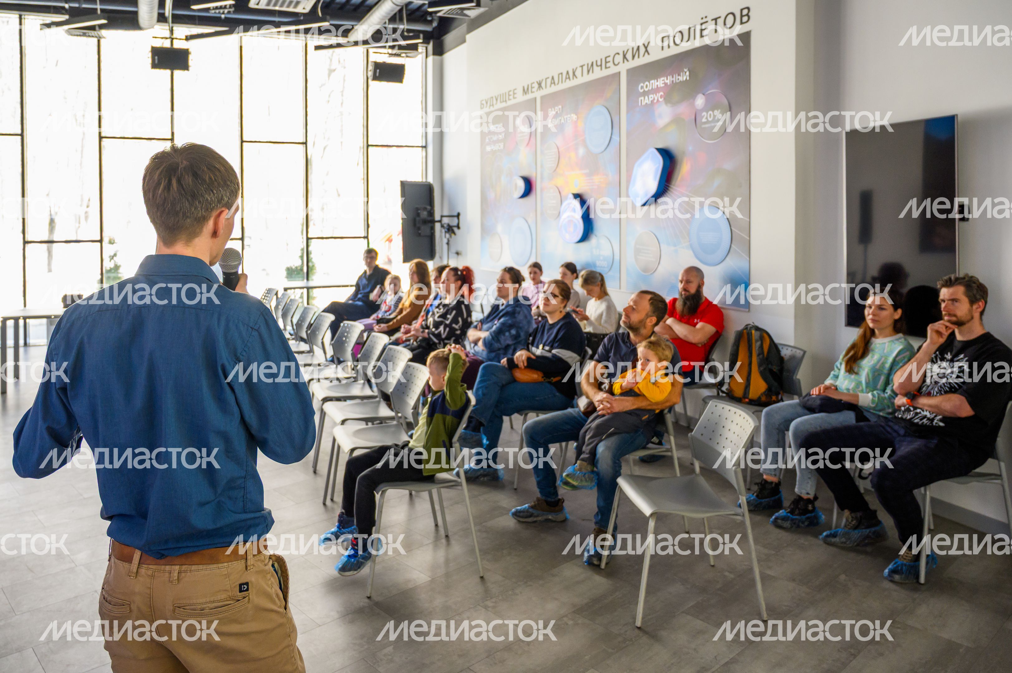 Лекция в интерактивном павильоне «Космос» в Центральном городском парке Королева Лекция в интерактивном павильоне «Космос» в Центральном городском парке Королева