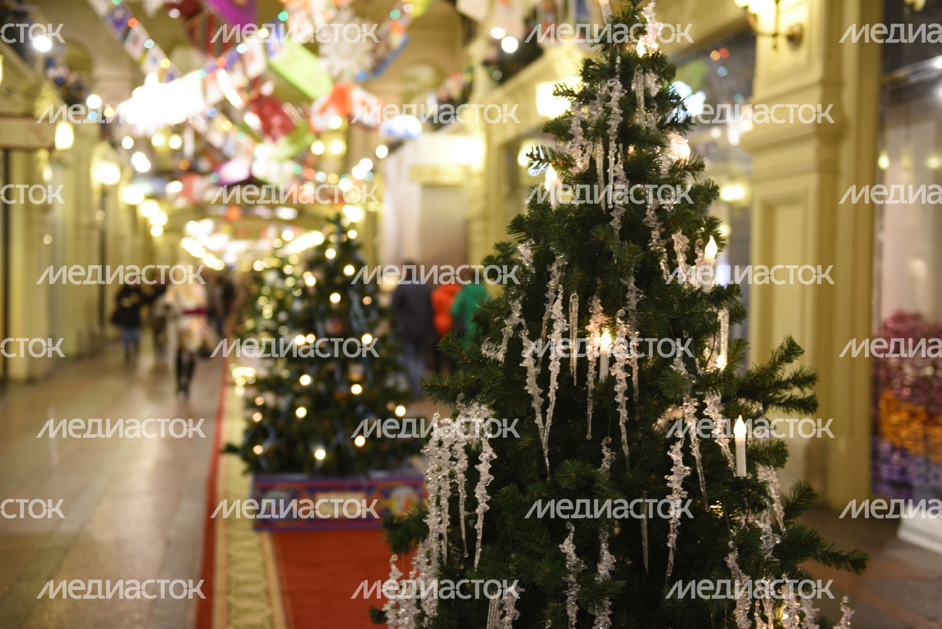 Подготовка к Новому году в Москве