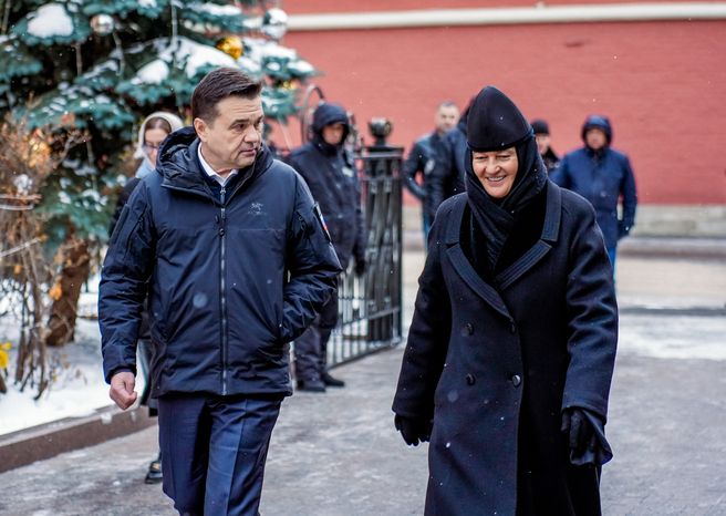Андрей Воробьев поздравил с Новым годом воспитанниц детского приюта при Покровском монастыре