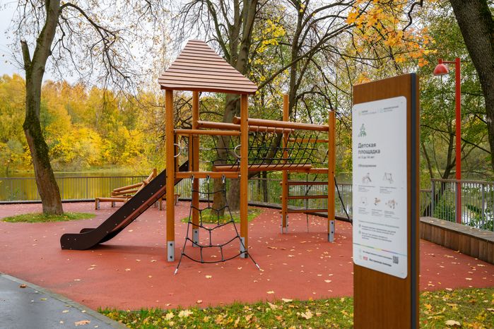 Детская площадка в Вишняковском лесопарке Балашихи после второго этапа благоустройства