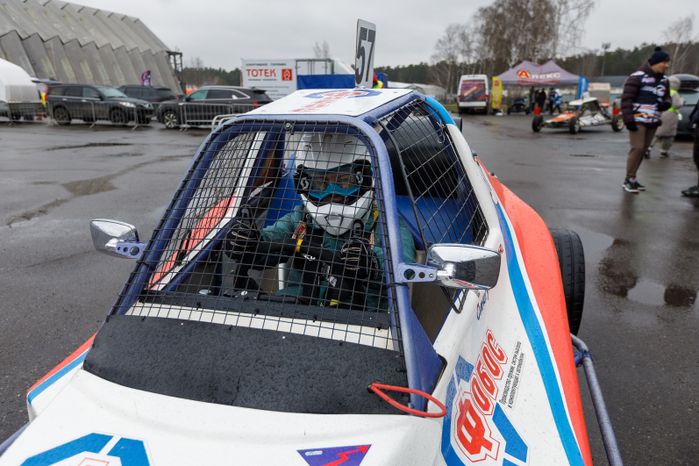 Детский заезд на мини-багги на гоночной трассе ADM Raceway в Мячково