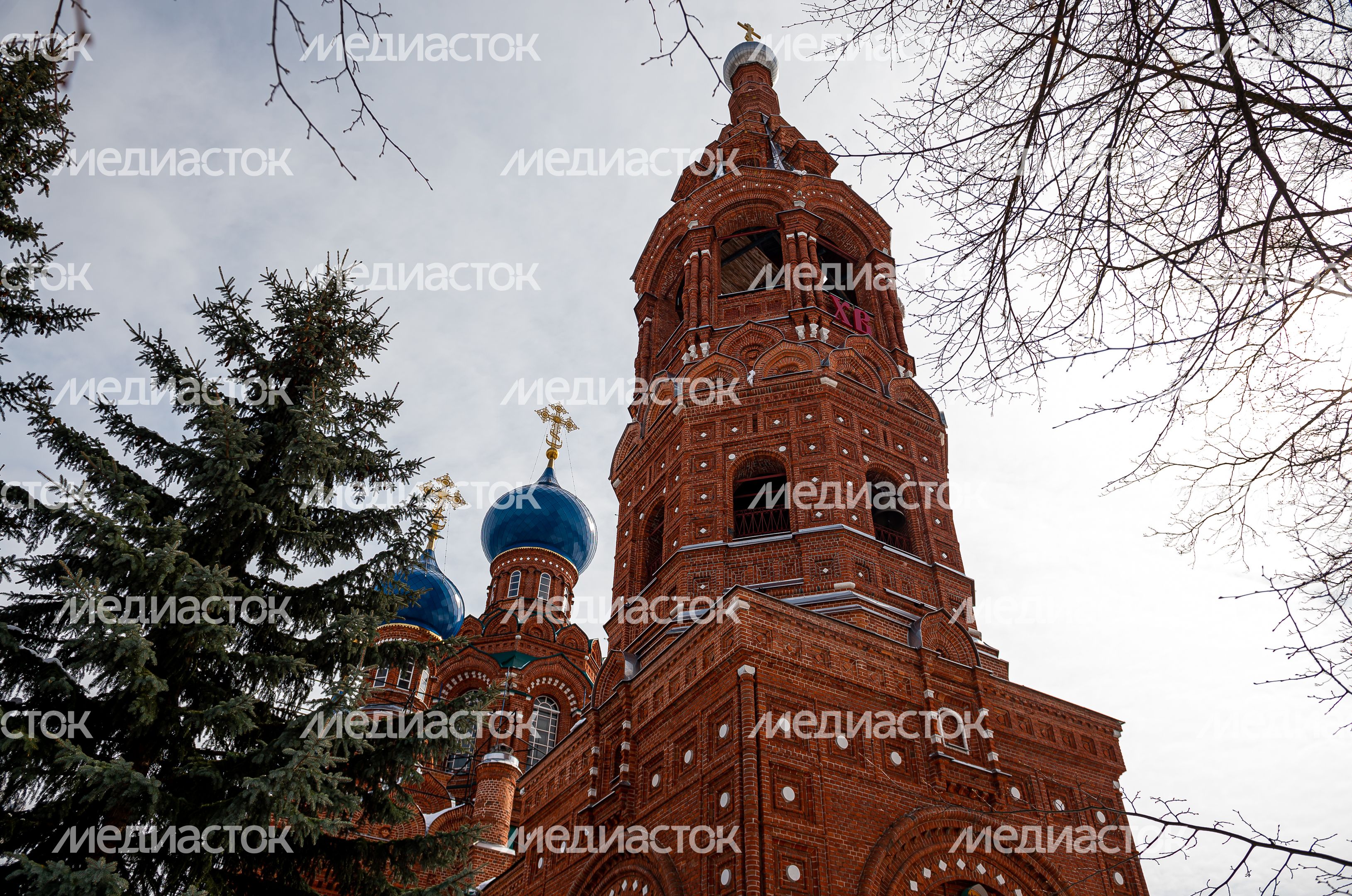 Весенние виды Покровского Храма поселка Черкизово