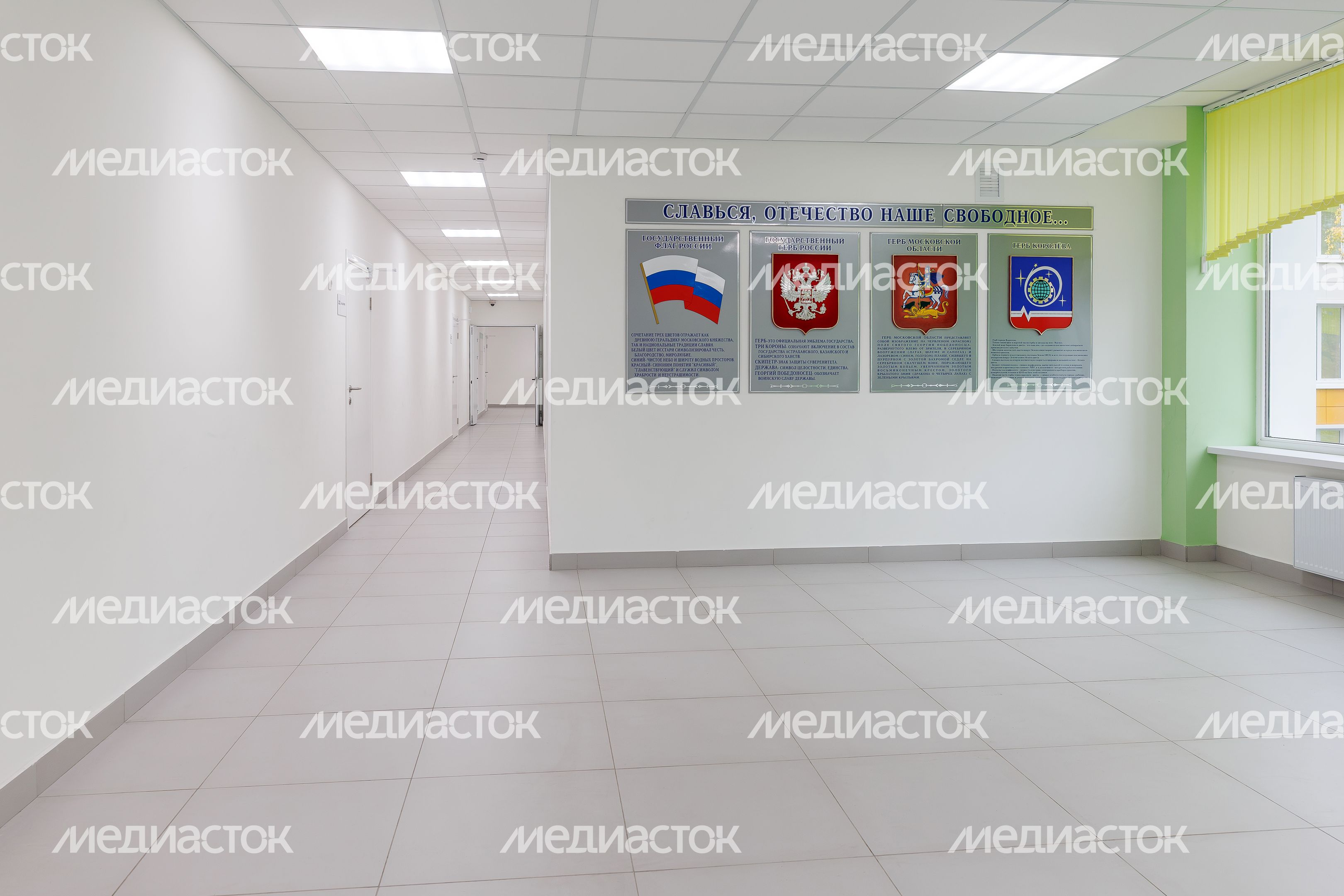 Коридор в средней школе №13 в Королеве после капитального ремонта Коридор в средней школе №13 в Королеве после капитального ремонта
