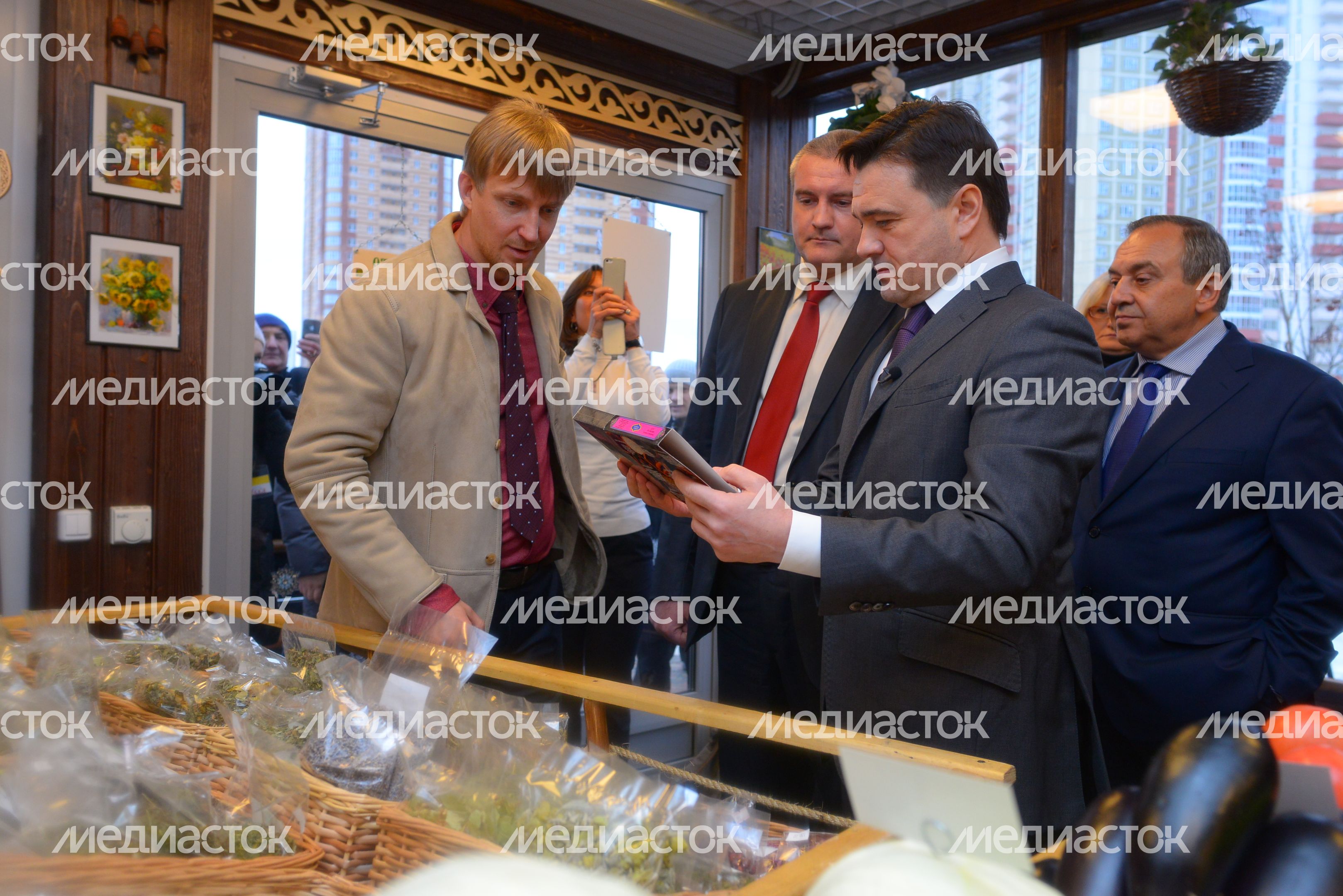 Открытие первого в РФ магазина крымских товаров в Химках Открытие первого в РФ магазина крымских товаров в Химках