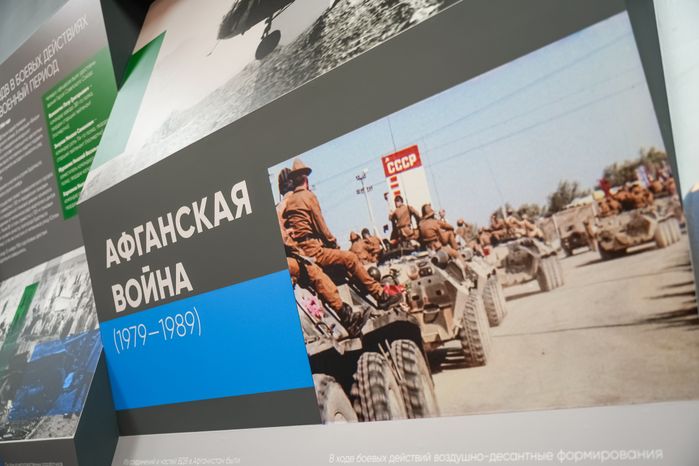 Андрей Воробьев поздравил с праздником военнослужащих 45-й бригады спецназа ВДВ
