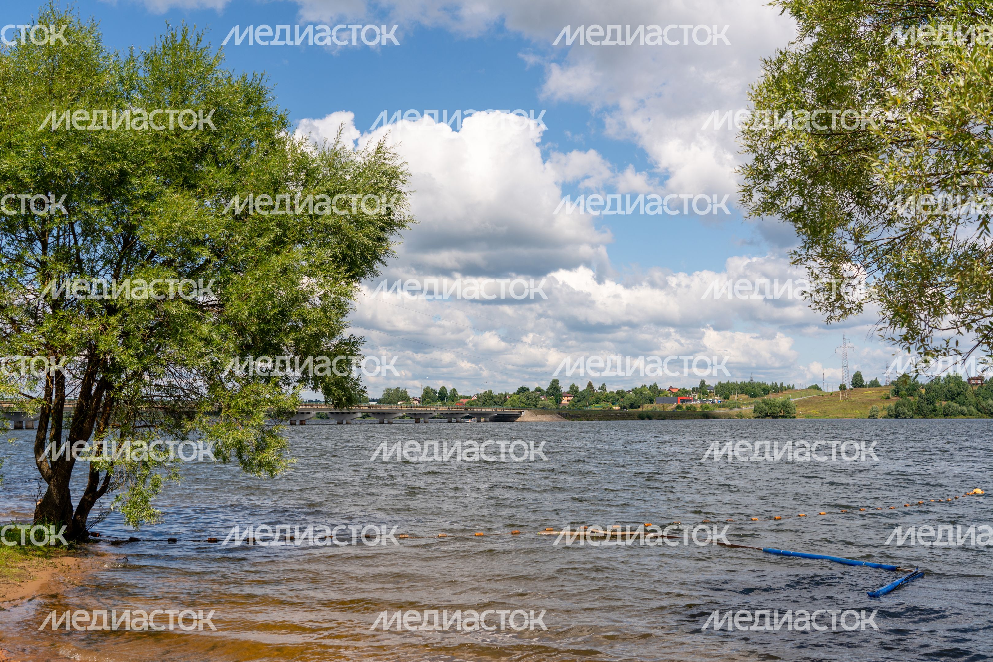 Пляж у Озернинского водохранилища вблизи деревни Нововолково Рузского округа Пляж у Озернинского водохранилища вблизи деревни Нововолково Рузского округа