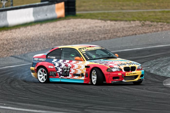 Дрифт-гонка автомобилей по автодрому Moscow Raceway на фестивале «Дрифт Экспо» в Волоколамске