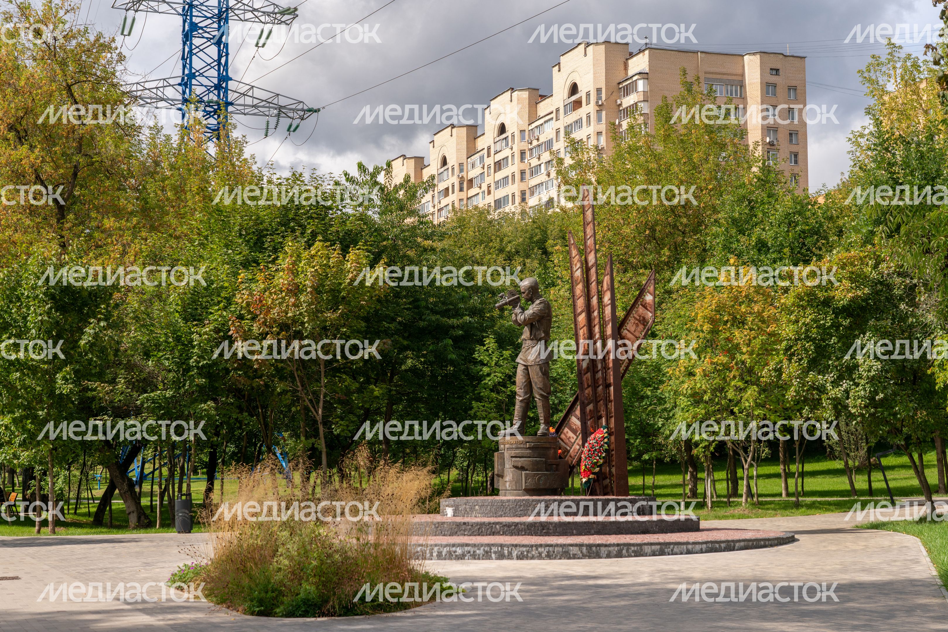 Памятник фронтовому кинооператору в Красногорске Памятник фронтовому кинооператору в Красногорске