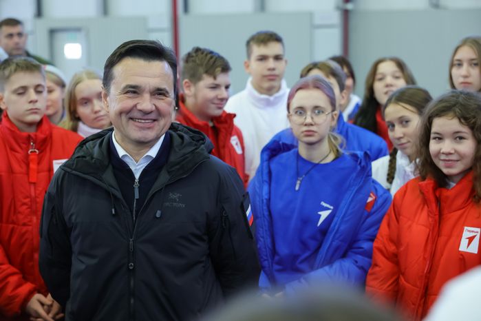 Андрей Воробьев навестил пилотажные группы на авиабазе в Кубинке