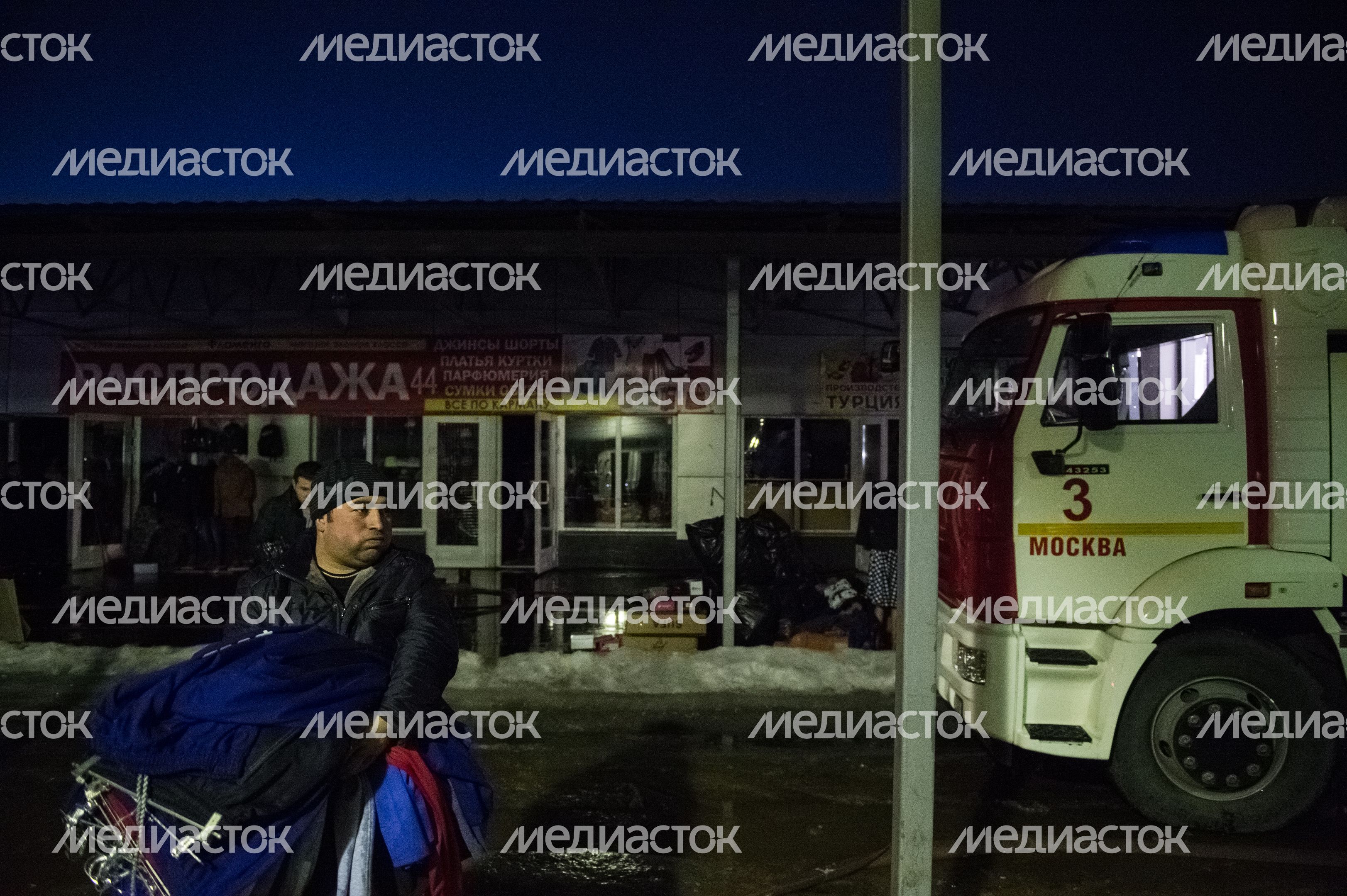 Пожар в торговых павильонах в Москве