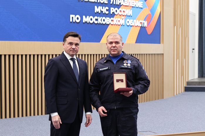 Андрей Воробьев поздравил сотрудников МЧС с Днем спасателя и 35-летием ведомства