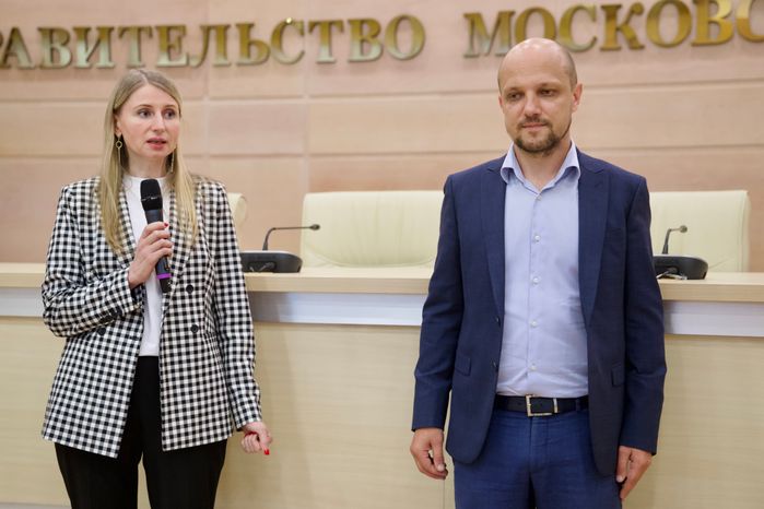 Подмосковным тренерам вручили сертификаты на покупку жилья по соципотеке
