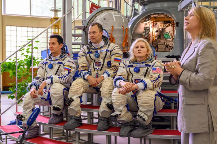 Дублирующий экипаж космонавтов МКС-75 К. Борисов, Д. Петелин, Д. Бернхем на комплексной тренировке в Звездном городке