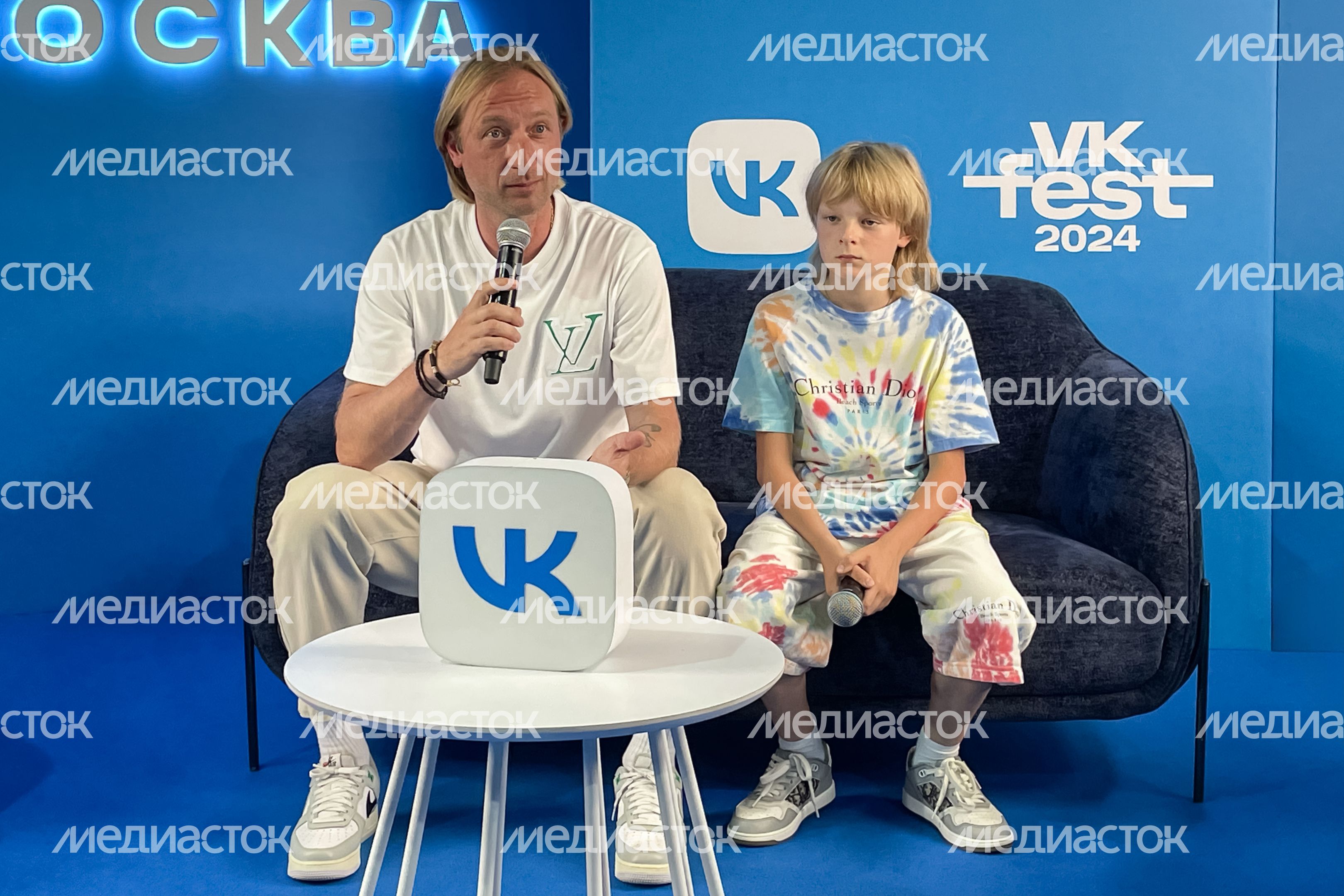 Евгений и Александр Плющенко на пресс-конференции VK Fest -2024 в Лужниках Евгений и Александр Плющенко на пресс-конференции VK Fest -2024 в Лужниках