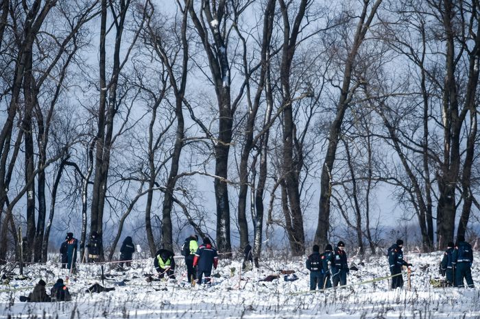 Работы на месте крушения самолета АН-148 в Подмосковье
