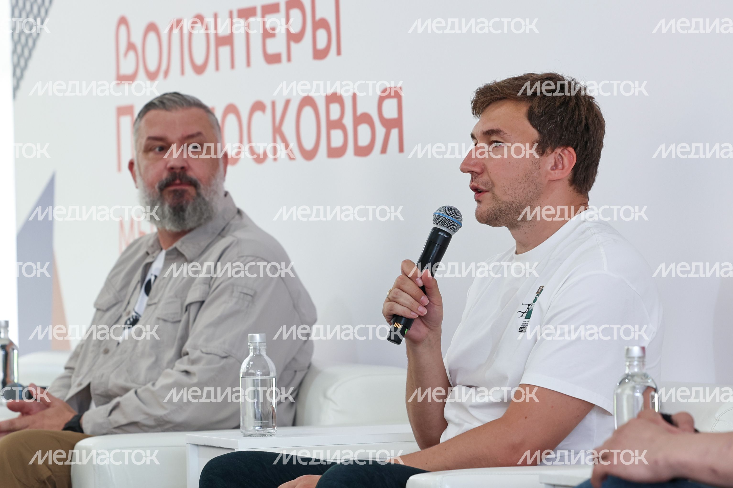 Панельная дискуссия с волонтерами-героями, устранявшими последствия чрезвычайных ситуаций Панельная дискуссия с волонтерами-героями, устранявшими последствия чрезвычайных ситуаций
