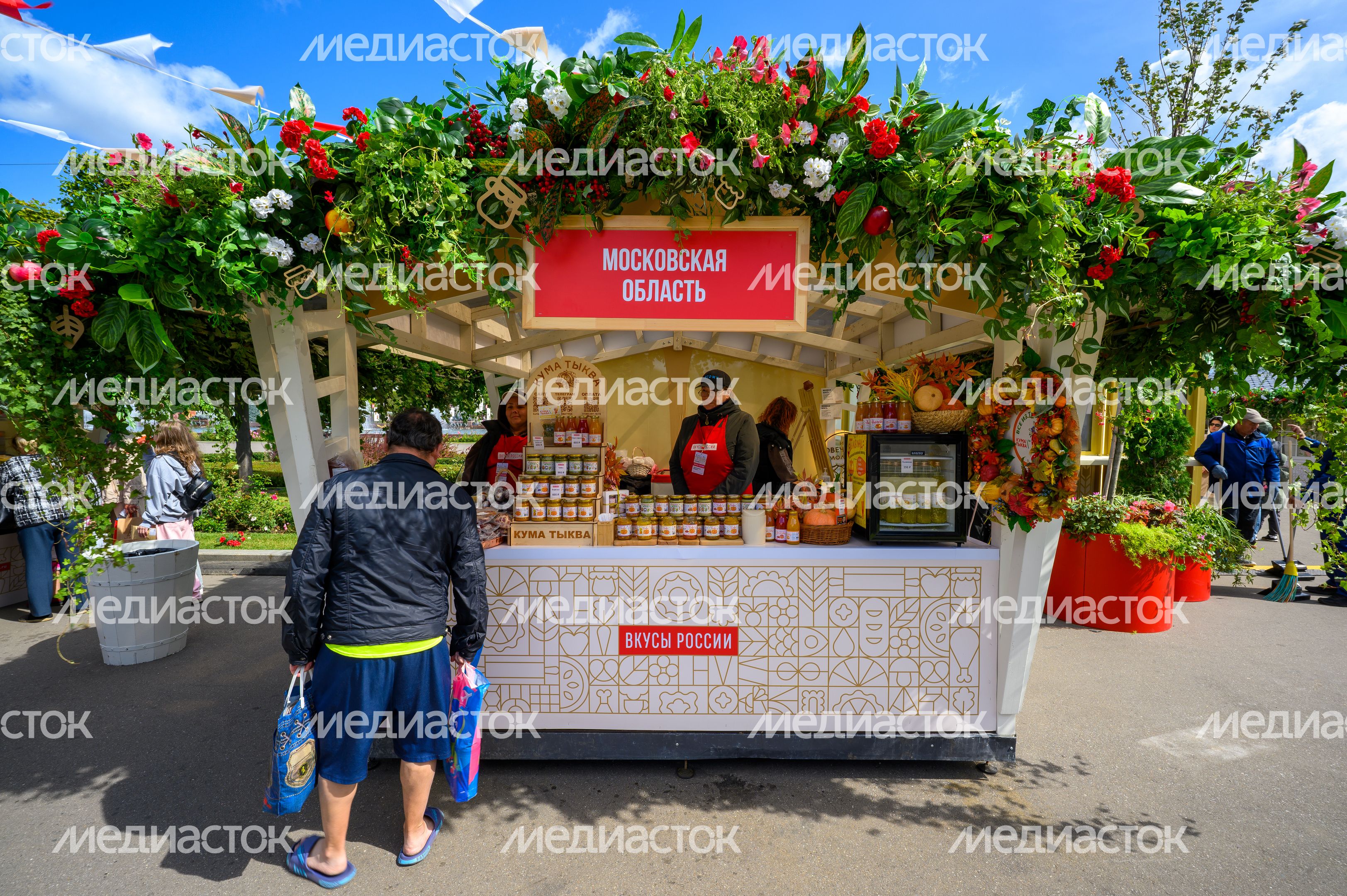Ярмарка продуктов питания, произведенных в Подмосковье, на гастрономическом фестивале «Вкусы России» 2026 на ВДНХ
