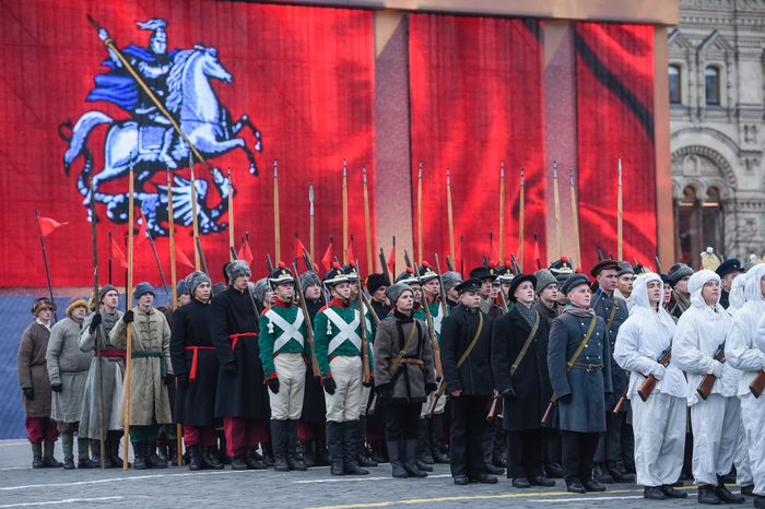 Торжественный марш в честь парада 1941 года на Красной площади в Москве
