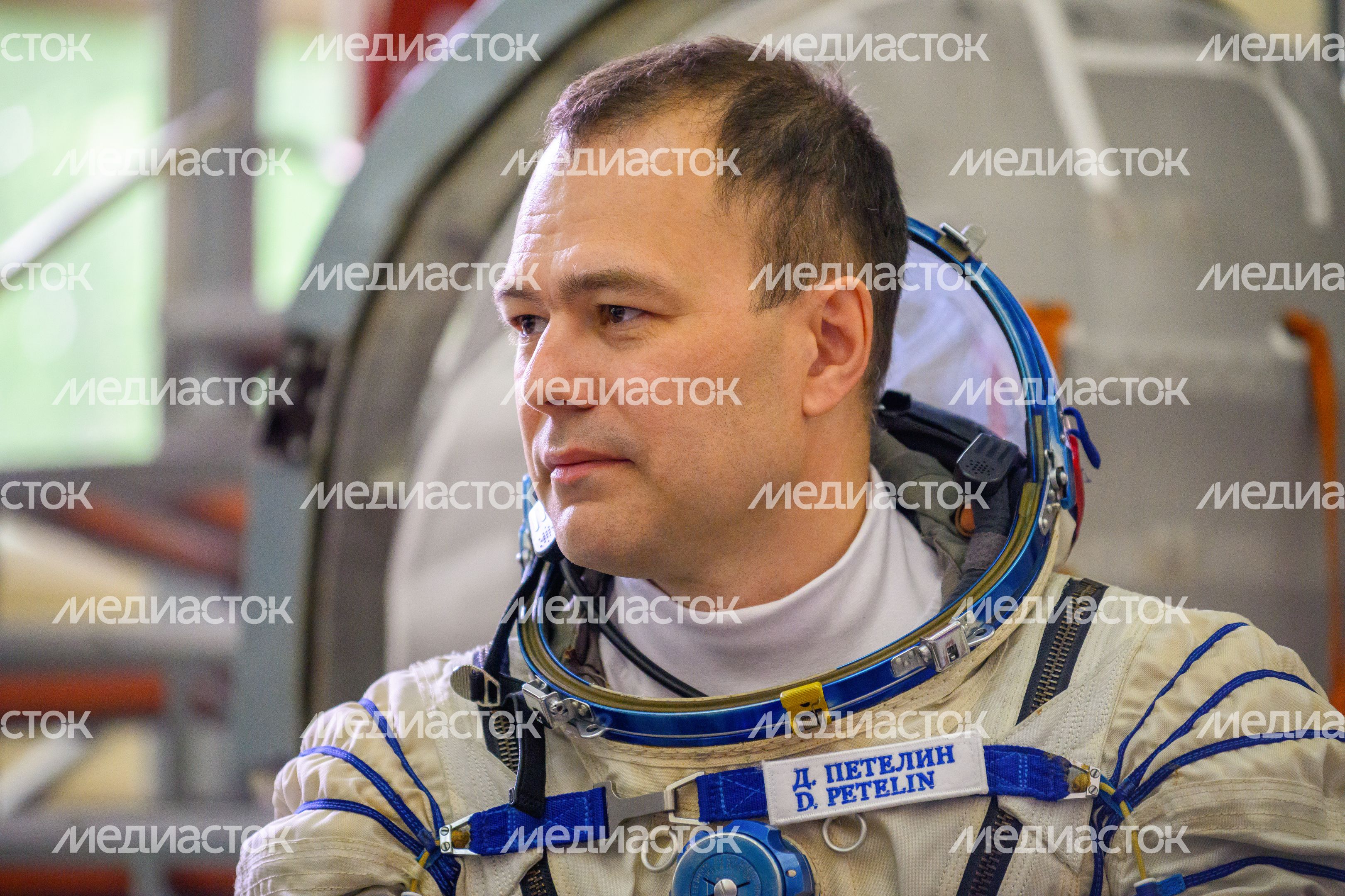 Член дублирующего экипажа космонавтов МКС-75 – Дмитрий Петелин на комплексной тренировке в Звездном городке