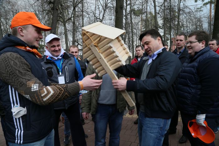 А. Воробьев принял участие в областном субботнике в Раменском районе