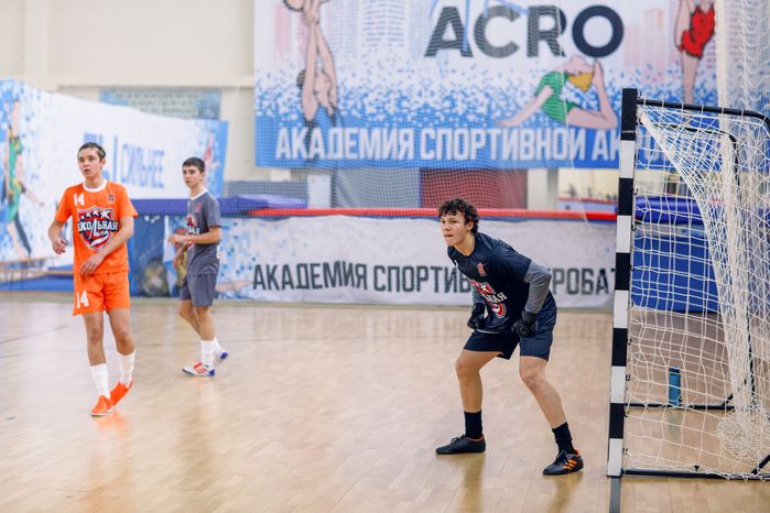 Игра команд из Одинцово и Дубны на соревнованиях по футзалу Единой школьной лиги Подмосковья в Истре