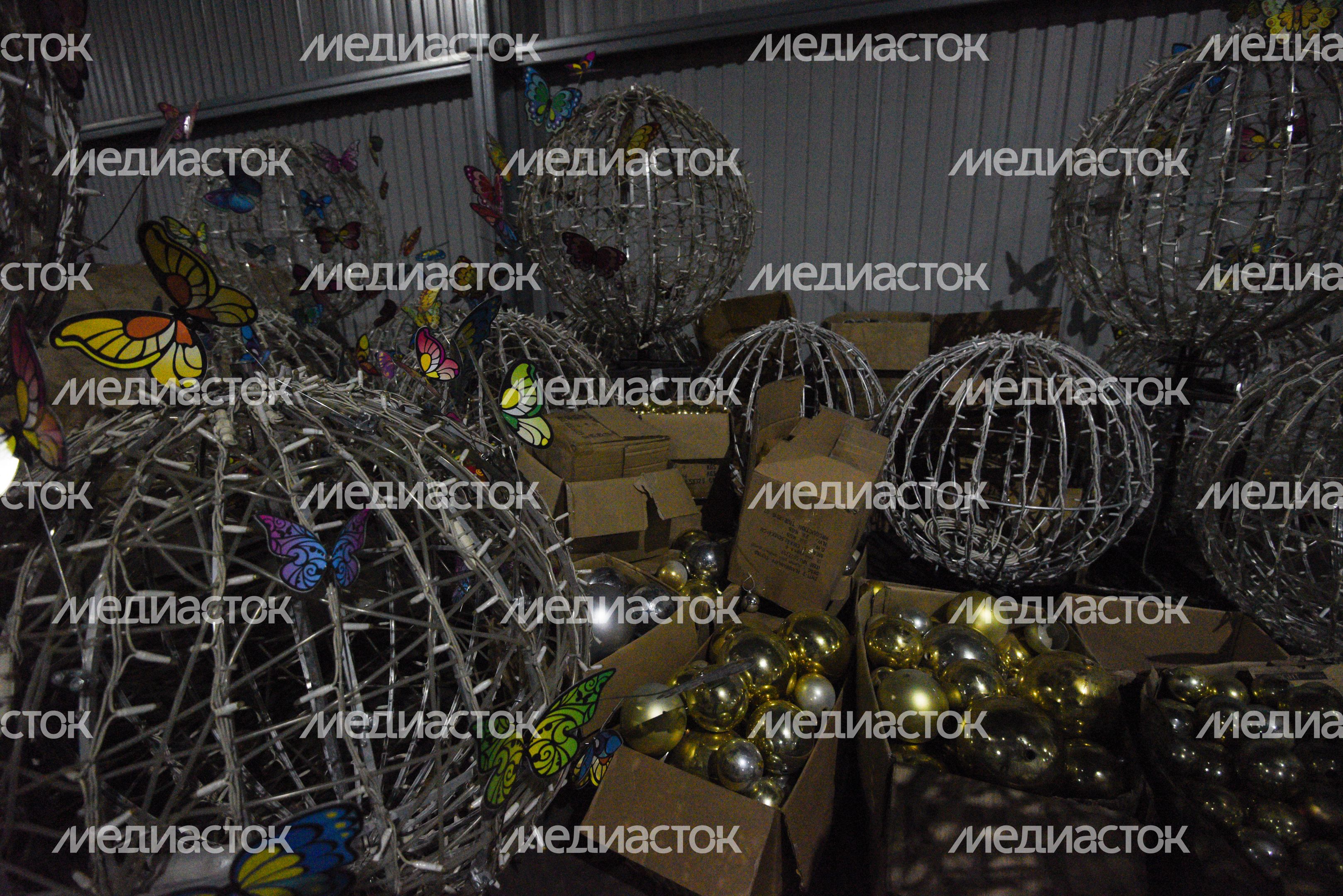 Демонтаж и складирование новогодних елок в Москве