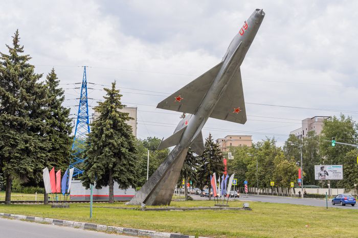 Памятник МиГ-21Ф-13