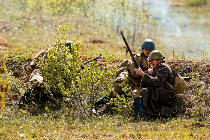 Военно-историческая реконструкция боя Великой Отечественной войны с техникой и авиацией в парке «Патриот» Одинцовского округа