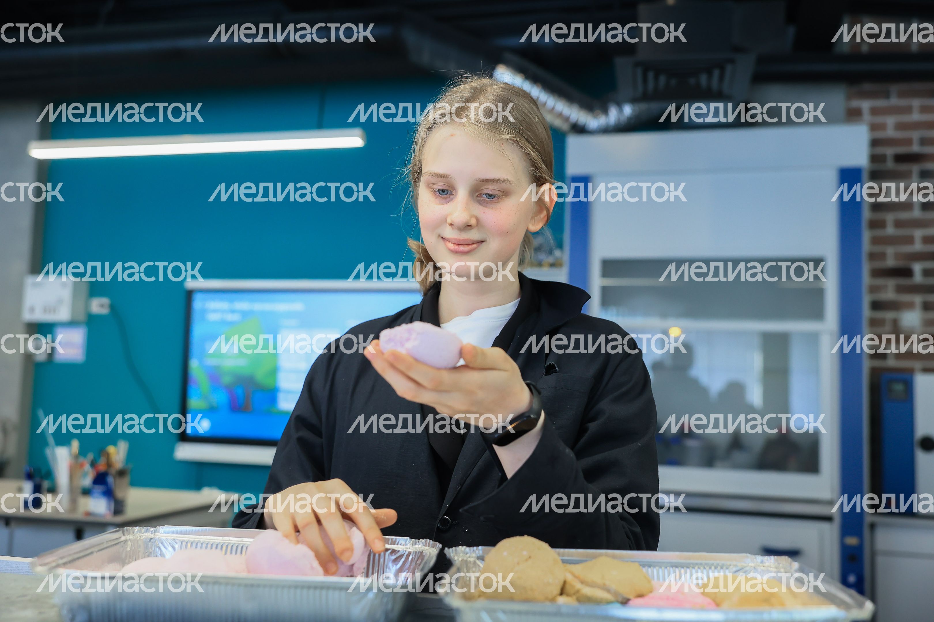 Представление учащимися «Изобретариума» своих разработок Губернатору Подмосковья