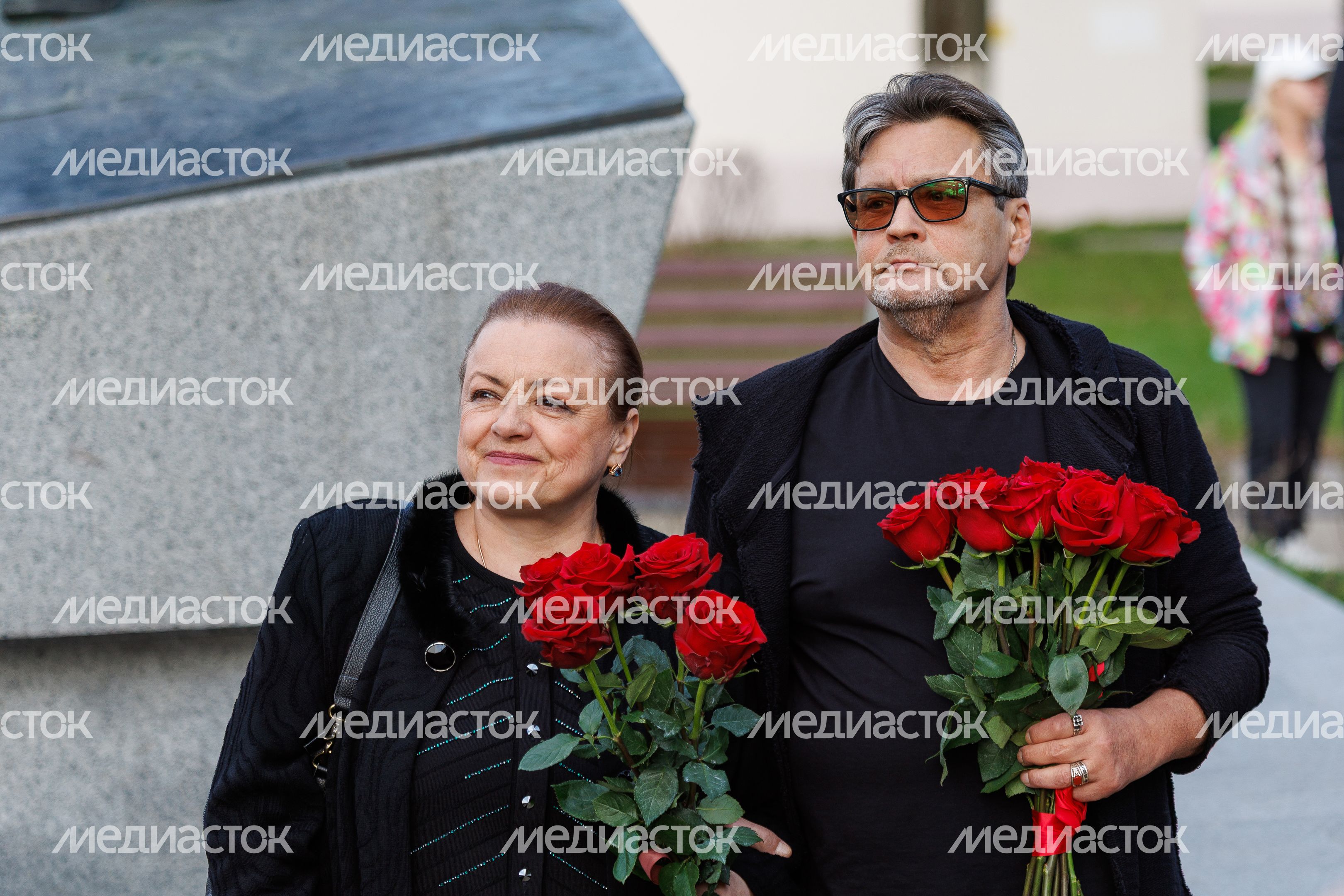 Ирина Цыплакова и Александр Домогаров на открытии Международного кинофестиваля «17 мгновений…» в Павловском Посаде Ирина Цыплакова и Александр Домогаров на открытии Международного кинофестиваля «17 мгновений…» в Павловском Посаде