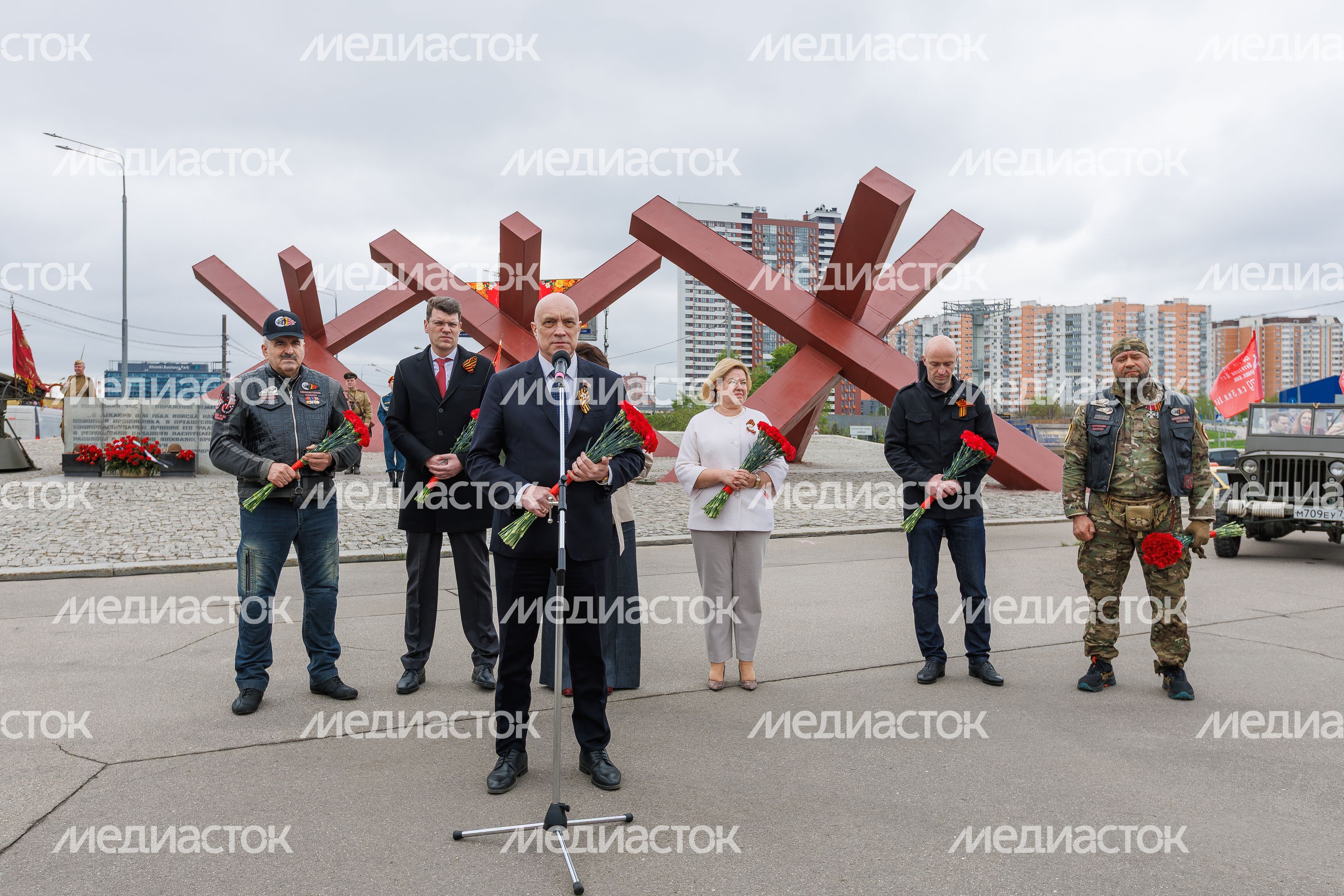 Мотопробег и торжественное возложение цветов к монументу «Противотанковые ежи» в День Победы в Химках Мотопробег и торжественное возложение цветов к монументу «Противотанковые ежи» в День Победы в Химках