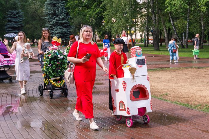 Парад колясок в сквере "Юбилейный" в Химках