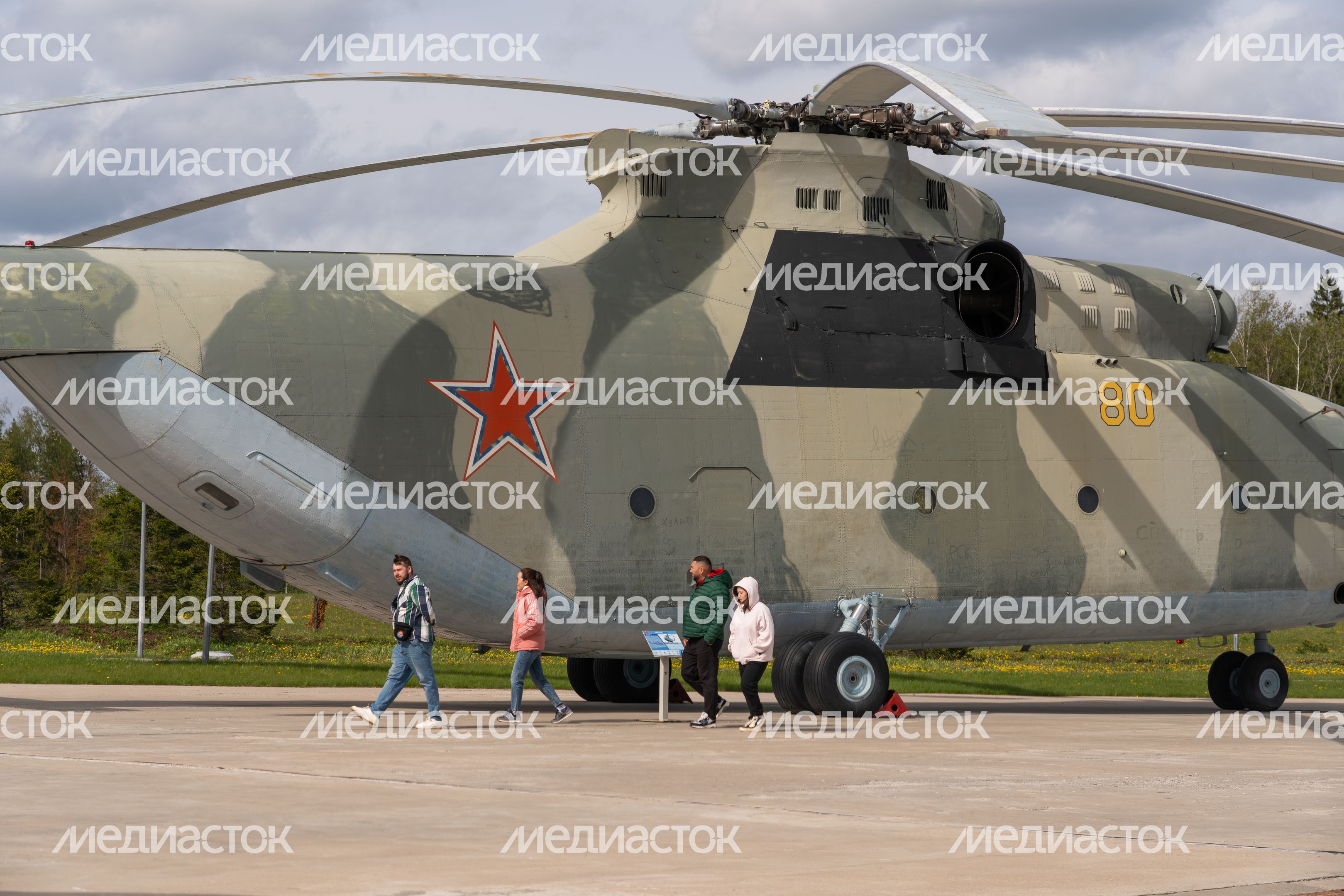 Военный вертолет МИ-26 на Музейной площадке №1 парка «Патриот» Военный вертолет МИ-26 на Музейной площадке №1 парка «Патриот»